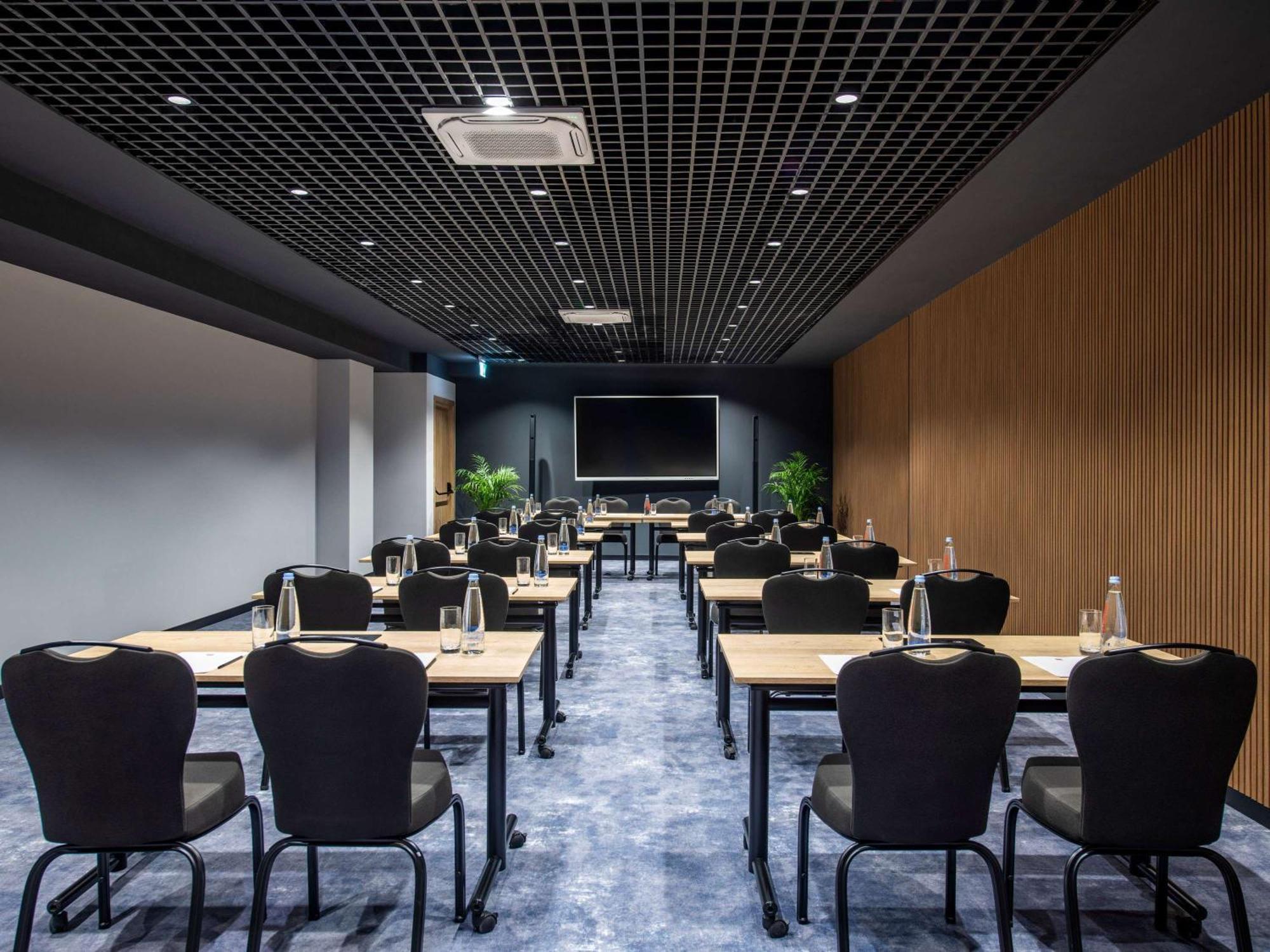 Ibis Tbilisi Airport Hotel ภายนอก รูปภาพ
