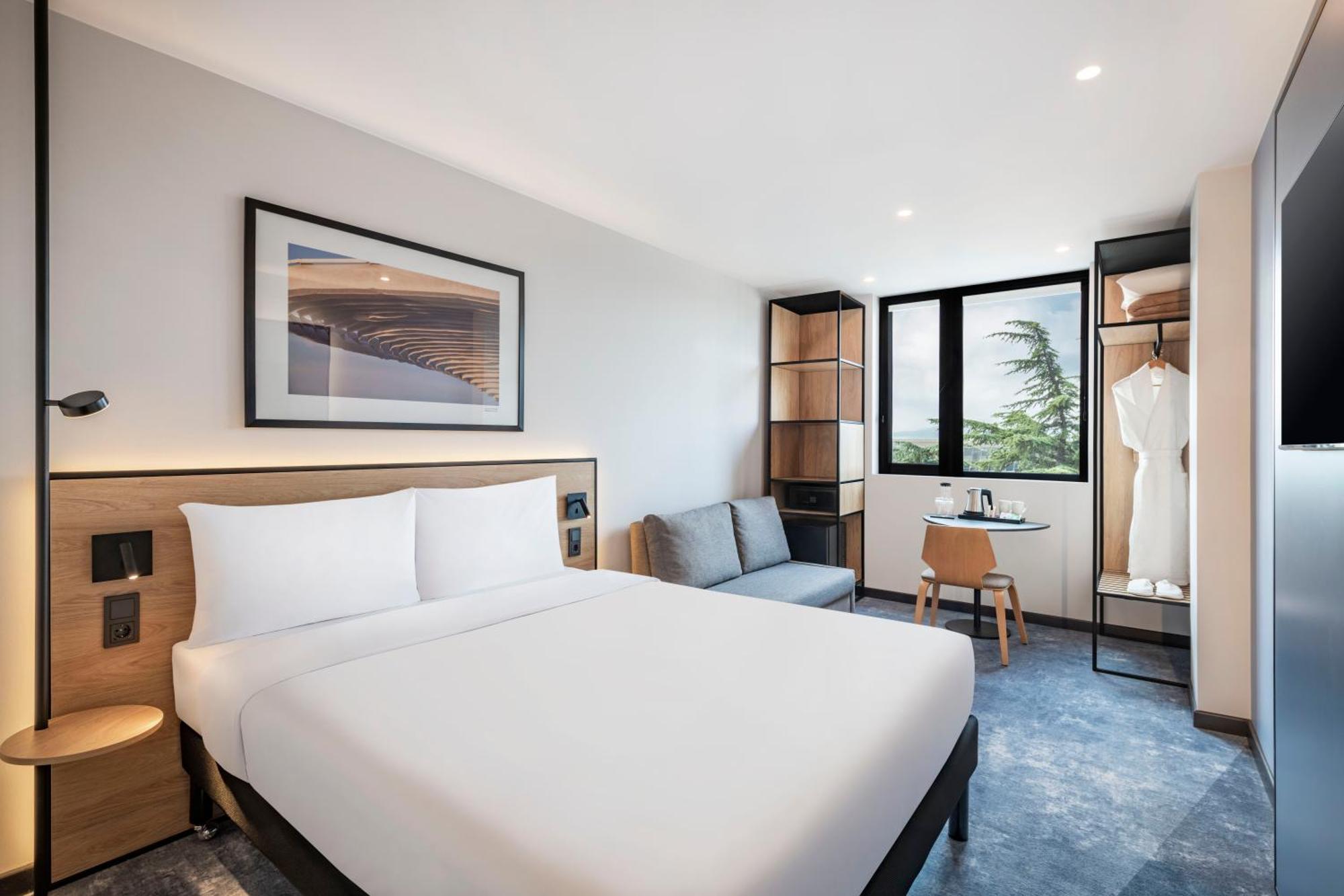 Ibis Tbilisi Airport Hotel ภายนอก รูปภาพ