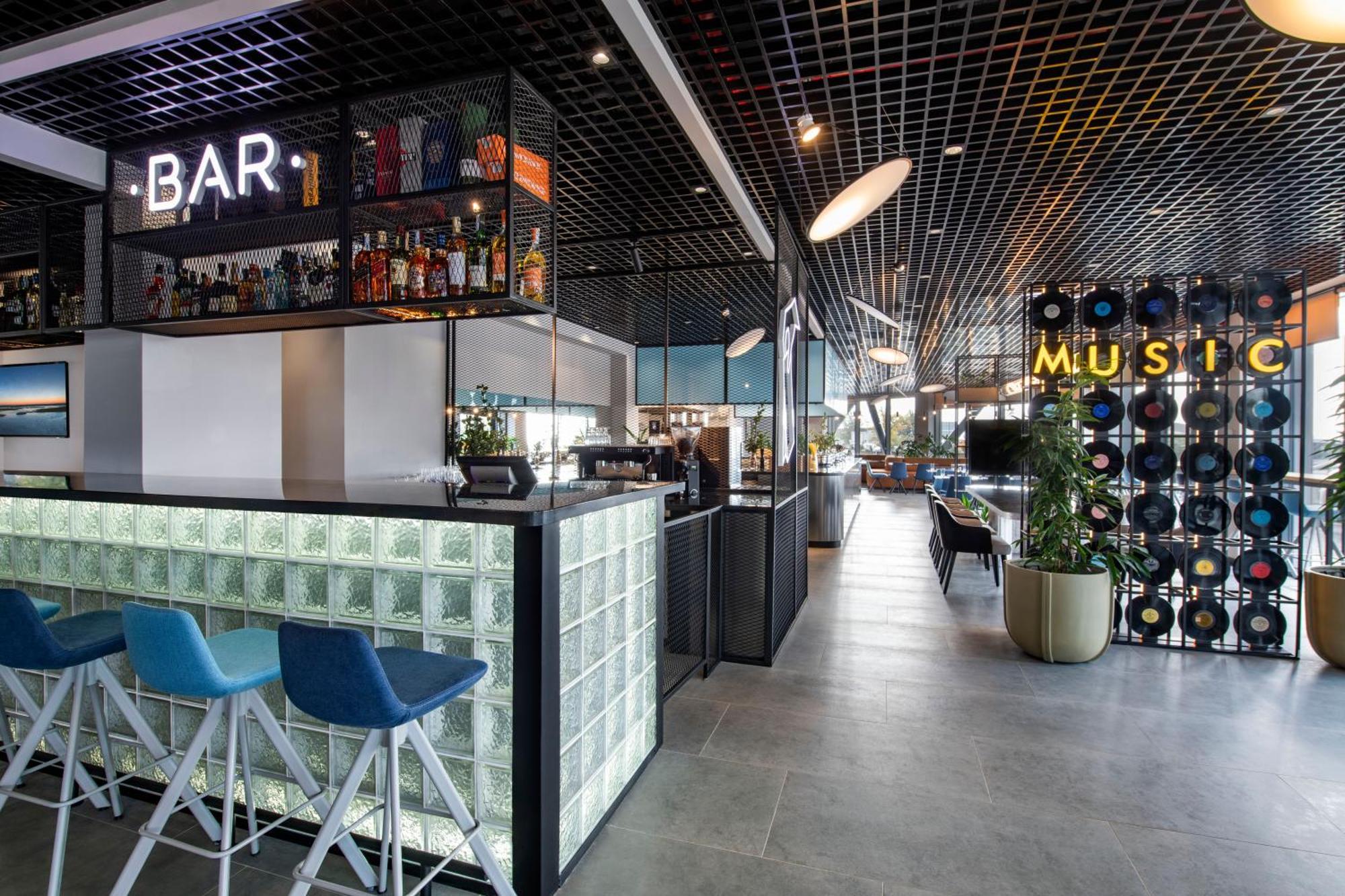 Ibis Tbilisi Airport Hotel ภายนอก รูปภาพ