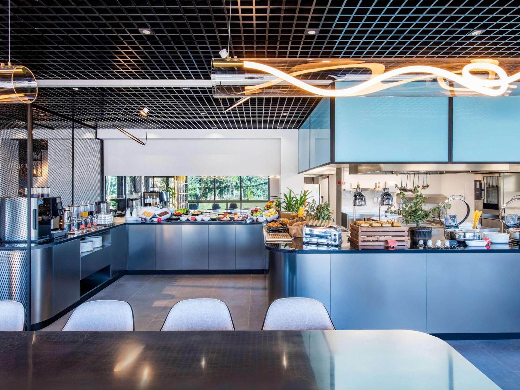Ibis Tbilisi Airport Hotel ภายนอก รูปภาพ