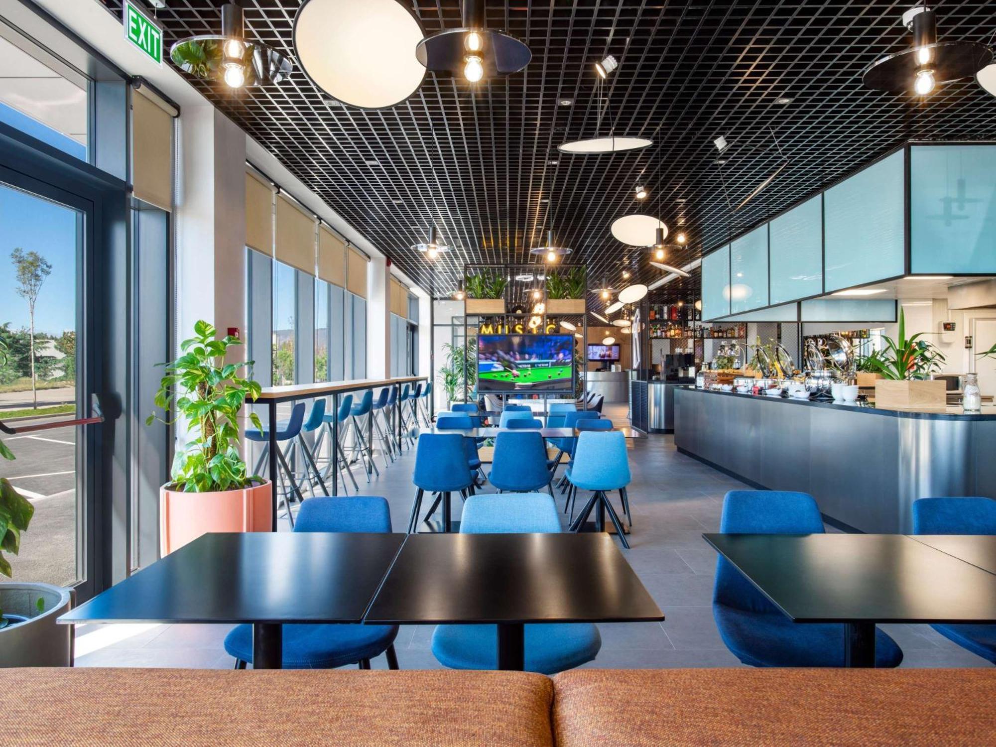 Ibis Tbilisi Airport Hotel ภายนอก รูปภาพ