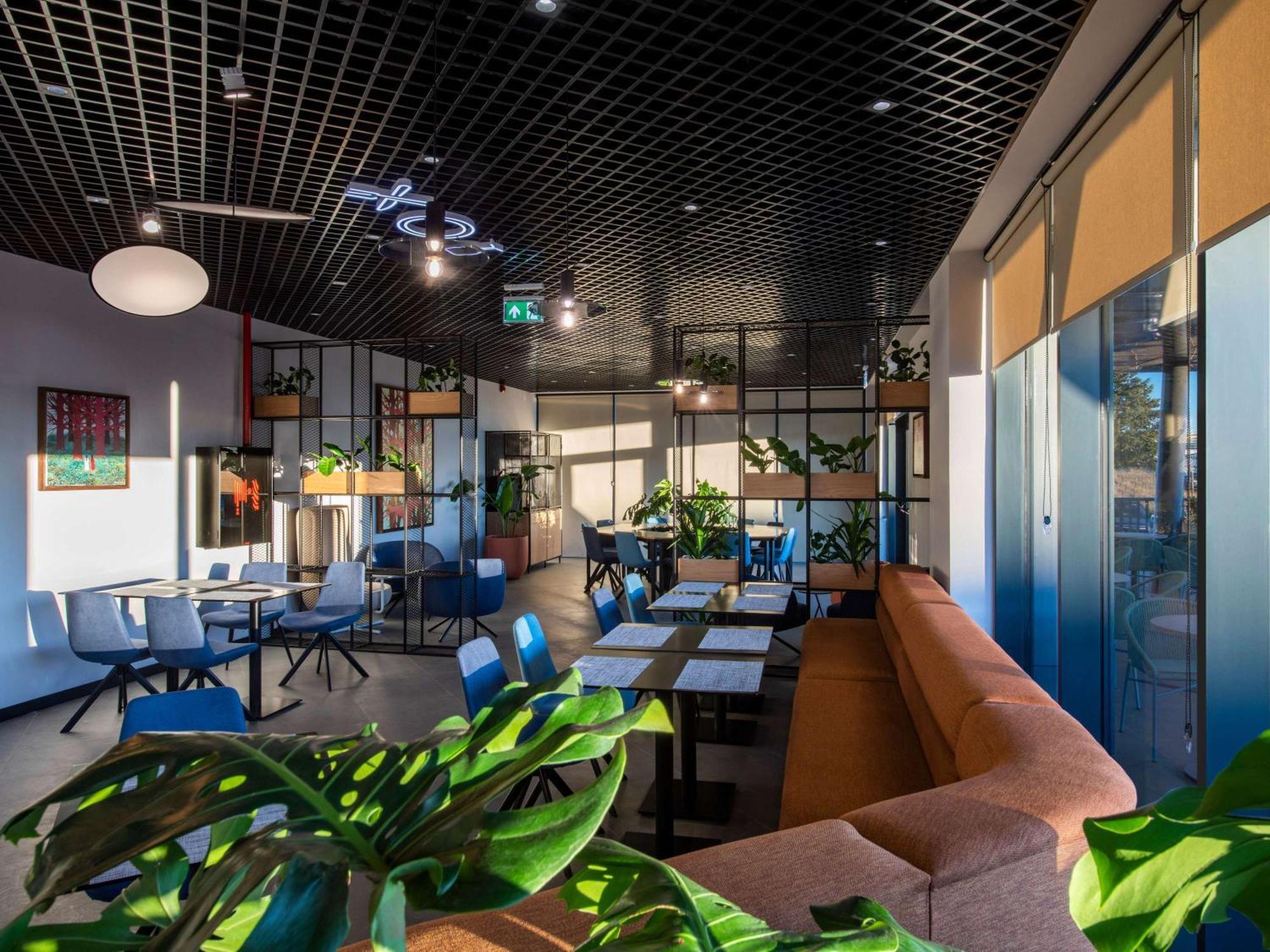 Ibis Tbilisi Airport Hotel ภายนอก รูปภาพ