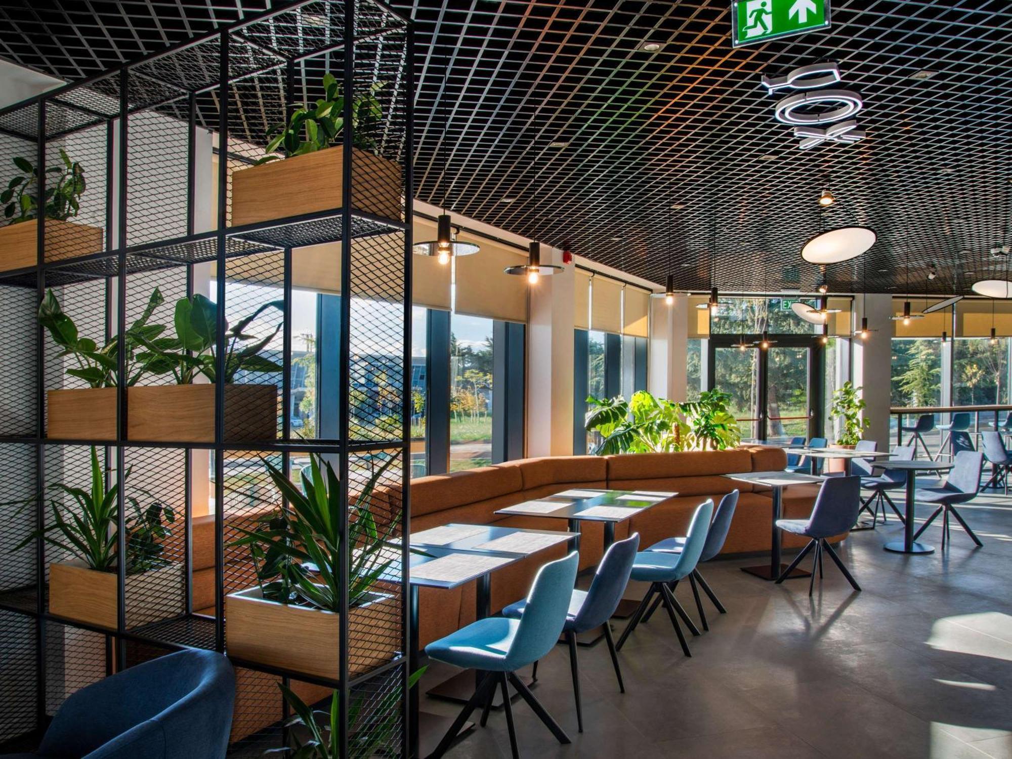 Ibis Tbilisi Airport Hotel ภายนอก รูปภาพ